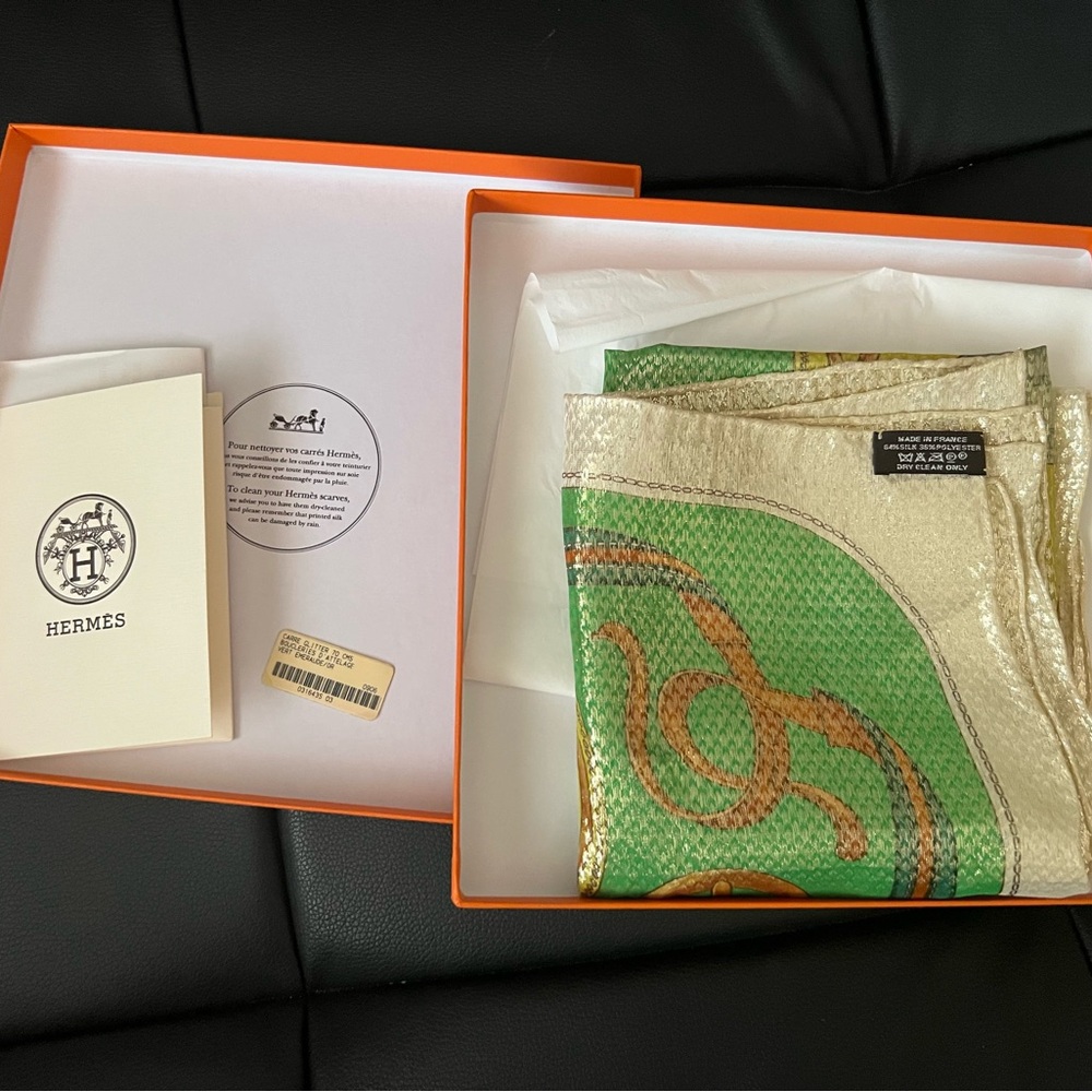 😍💕limited edition Hermès Carrer Glitter square  Silk Scarf W Orig Box &receipt - Picture 2 of 10